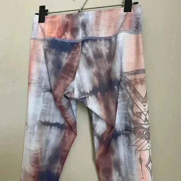 Onzie Flow Tribal Compass Tie Dye Yoga Capris - Picture 5 of 7